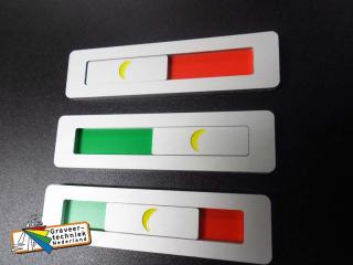 Schuifbordje met slaapstand  (maan) 80x20mm rood groen